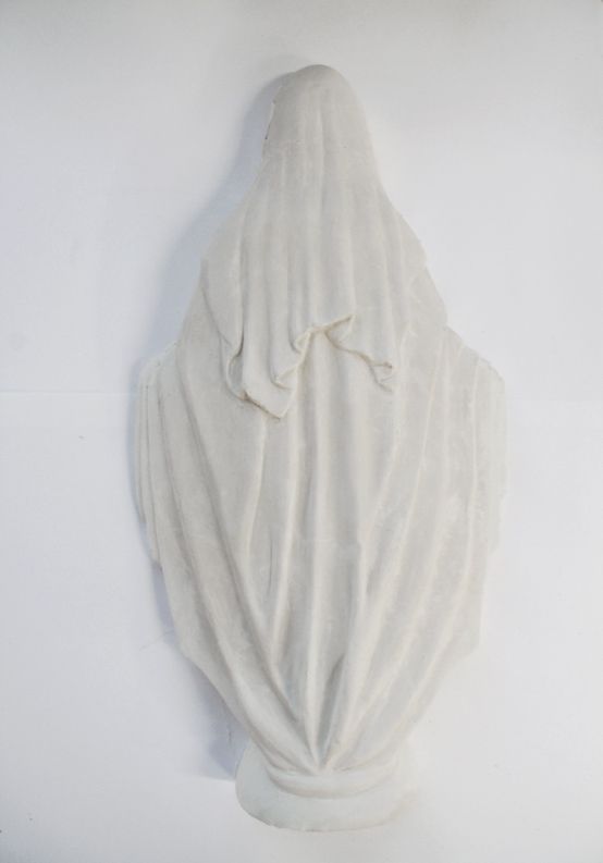 alicia-zaton-matka-2014-moulage-en-platre-fixe-au-mur-a-hauteur-d-homme-47x27cm-5-exemplaires-7810232ff972241caa9e46ac1a72fd76