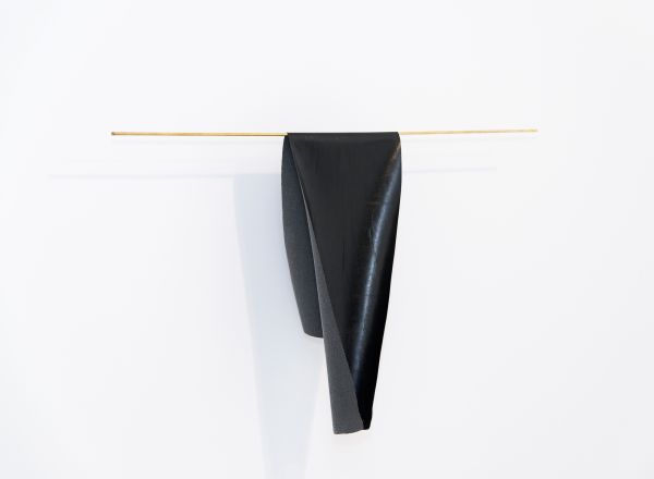 kama-sokolnicka-jet-lag-2013-cuir-synthetique-fait-en-chine-laiton-100x70x15cm-de16d9d95a1a4724e268e7dc3824b218