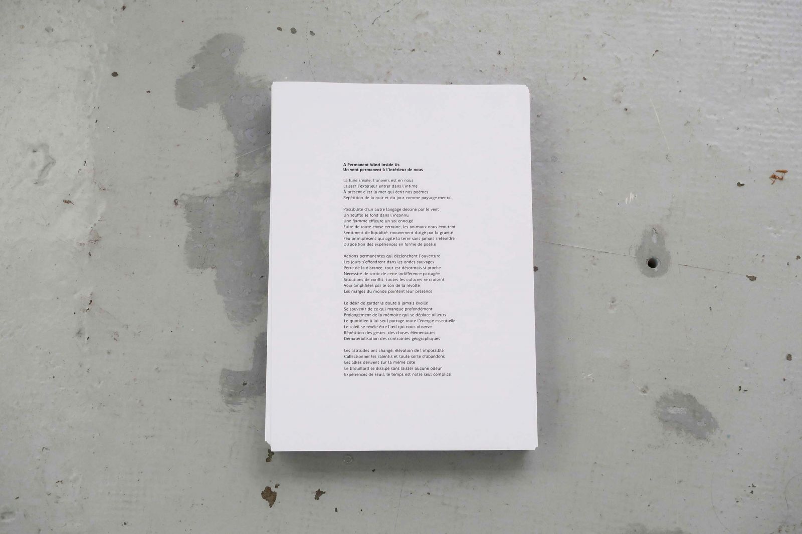 marco-godinho-a-permanent-wind-inside-us-pile-de-photocopies-a4-2017-bcc8c21d9e143cd5175161cd7b3e8c25