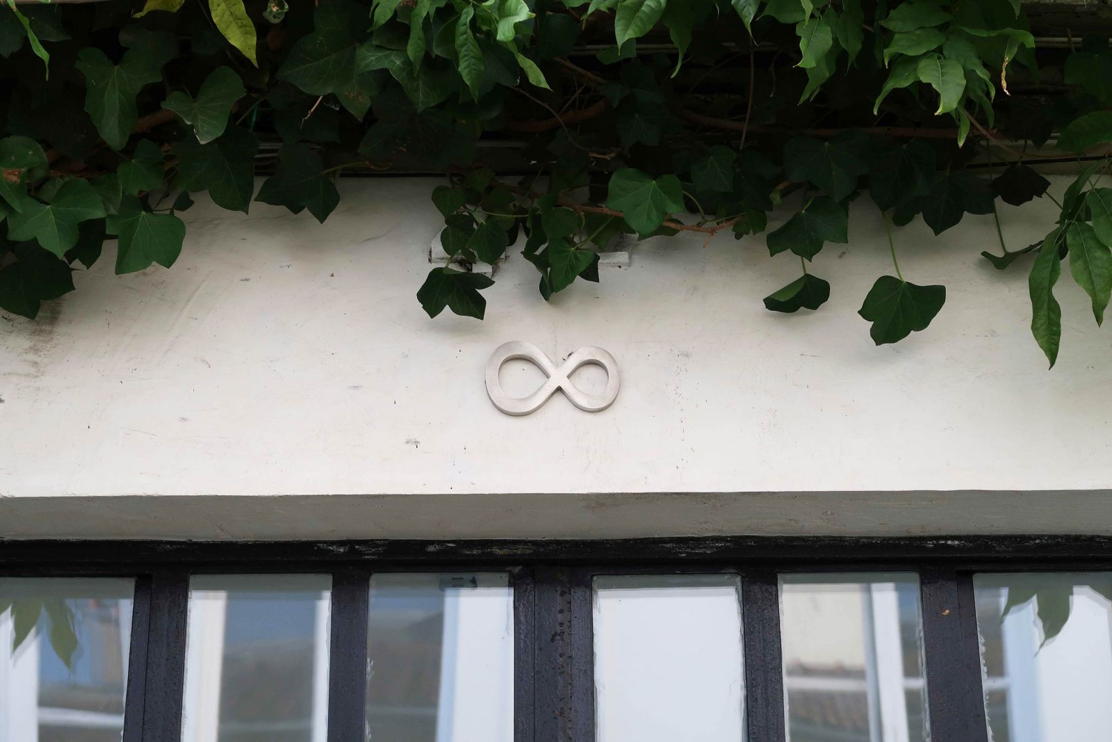 marco-godinho-the-infinite-house-house-number-acier-inoxydable-decoupe-sur-mesure-9x14.5x1-cm-2012-70dd9e4963331ae470f3a2e1760607d5