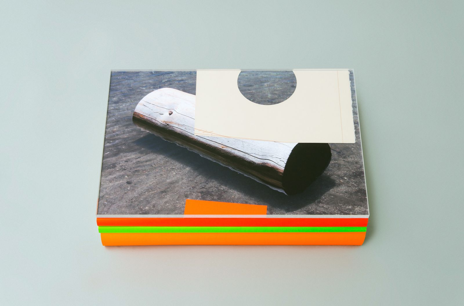 benoit-gehanne-mille-feuilles-08-2014-photographies-papier-decoupes-plexiglass-32x45-cm-81bc5f4da986c4427e65ad8b89c5c2c6